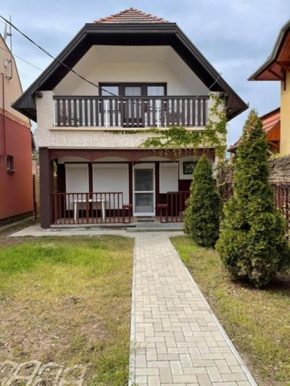 Отель Körmendi Apartman  Орошхаза